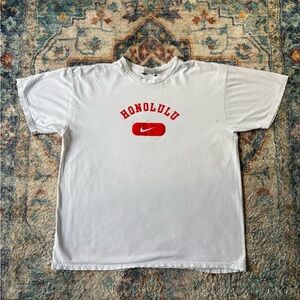 Vintage Nike Honolulu Distressed Logo T-shirt Size XL
